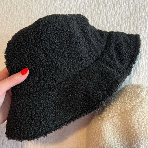 ✨ Britt’s Knits 2 Apres Ski Reversible Sherpa Bucket Hat Tan & Black - Picture 5 of 8